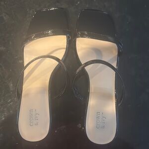 Crown & Ivy Black Brickney Slide Sandals